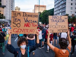 UBS reduz recomendação para ações brasileiras por riscos políticos