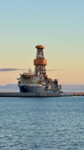 Petróleo em alta nos EUA e Canadá: O que isso significa para a economia?