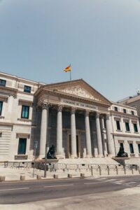 Investigação Atinge Líderes do PSOE em Espanha, Impactando a Economia