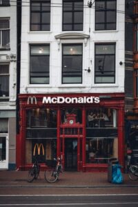 McDonald’s Investe em Melhorias para Manter Clientes Felizes