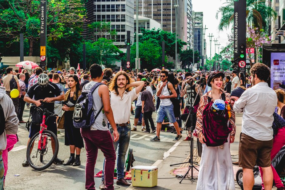 Parada do Orgulho LGBT+ em São Paulo Completa 30 Anos com Menor Estrutura Econômica