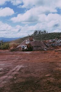 Mineradora Canadense Visa Excluir China da Cadeia de Terras Raras