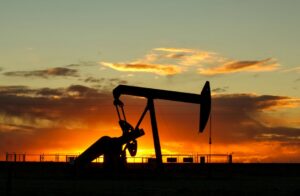 Petróleo cai com esperança de paz entre EUA e Irã
