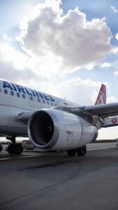 Alaska Air: Preços mais altos e demanda sólida ajudam a lidar com custo de combustível