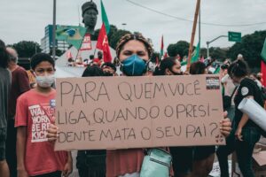 Flávio Bolsonaro ameaça denunciar Lula no STF por suposta fala que não ocorreu