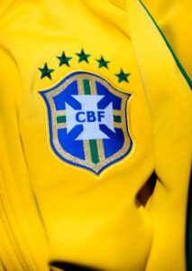 Seleção Brasileira Veste Alfaiataria Cinza e Cria Debate nas Redes Sociais