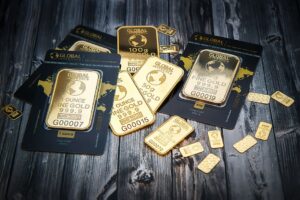 Ouro sobe levemente com incertezas entre EUA e Irã