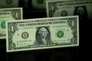 Fed defende manutenção dos juros em meio a incertezas econômicas
