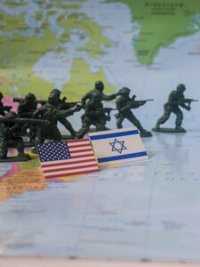Tensões entre EUA, Irã e Israel Aumentam Pressão sobre Economia