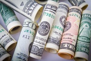 Economia dos EUA cresce moderadamente apesar de sinais de fraqueza