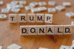 Trump Ignora Inflação e Enfrenta Imigração Após Vitória
