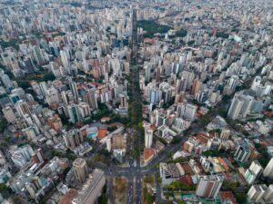 Economista do BTG Prevê Crescimento Econômico Acima de 2,5% em 2024