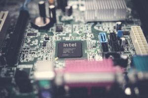 Intel e Foxconn se unem em parceria para IA