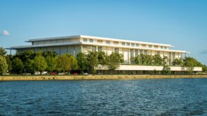 Nome de Trump é Removido do Kennedy Center por Decisão Judicial