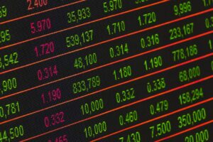 Índices Americanos: Dow atinge recorde e Nasdaq cai por venda de ações de chips
