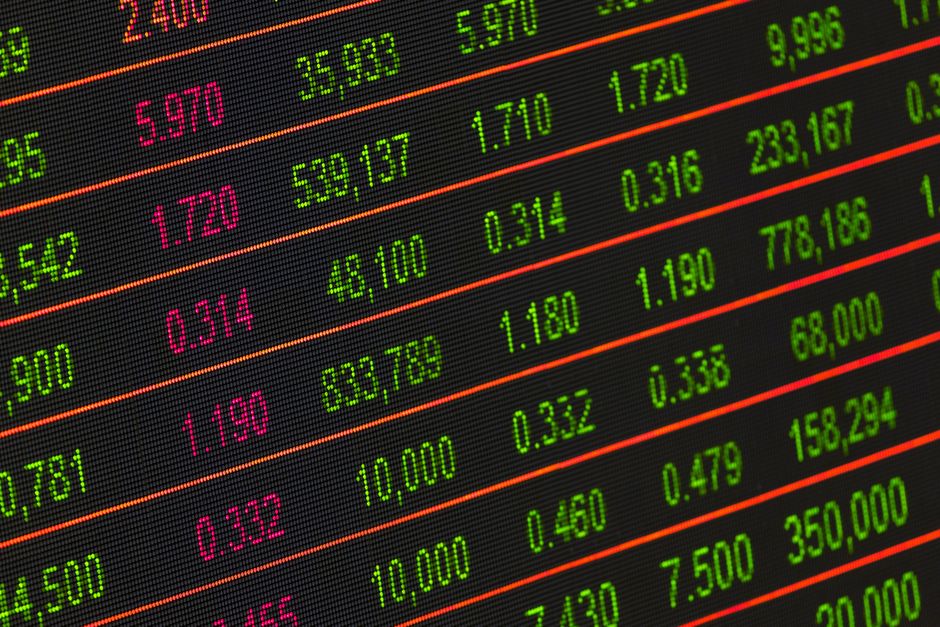 Índices Americanos: Dow atinge recorde e Nasdaq cai por venda de ações de chips