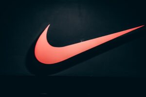 Nike Enfrenta Dificuldades e Investidores Questionam Futuro da Empresa