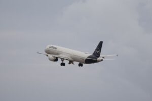 Acidente com Boeing 787 da Lufthansa deixa feridos em Frankfurt