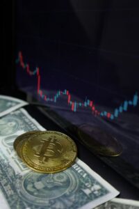 Bitcoin cai 6% com aumento da aversão ao risco nos mercados globais